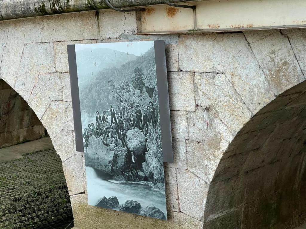 Vivez un conte de fée dans la pièce ronde d'une tour médiévale Porrentruy Exterior foto